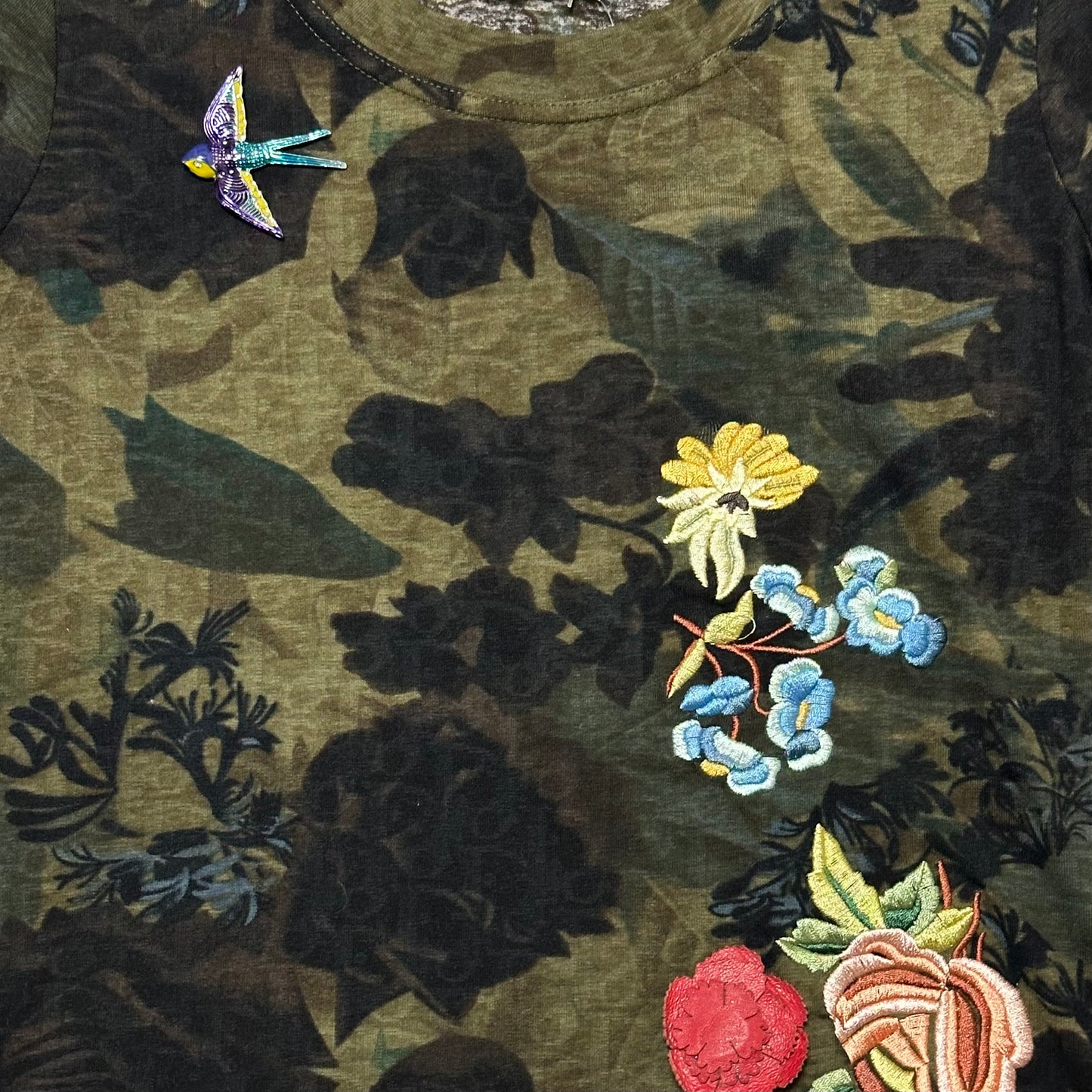 CHRISTIAN DIOR Spring Summer 2005 Camouflage Print Floral Embroidered T-Shirt with Broach