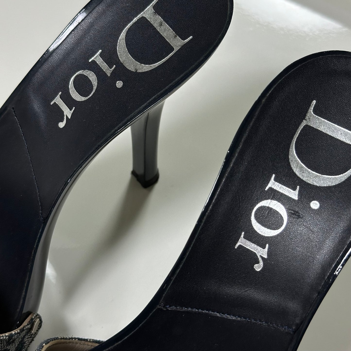 CHRISTIAN DIOR Spring Summer 2001 CD Logo Trotter Sandals