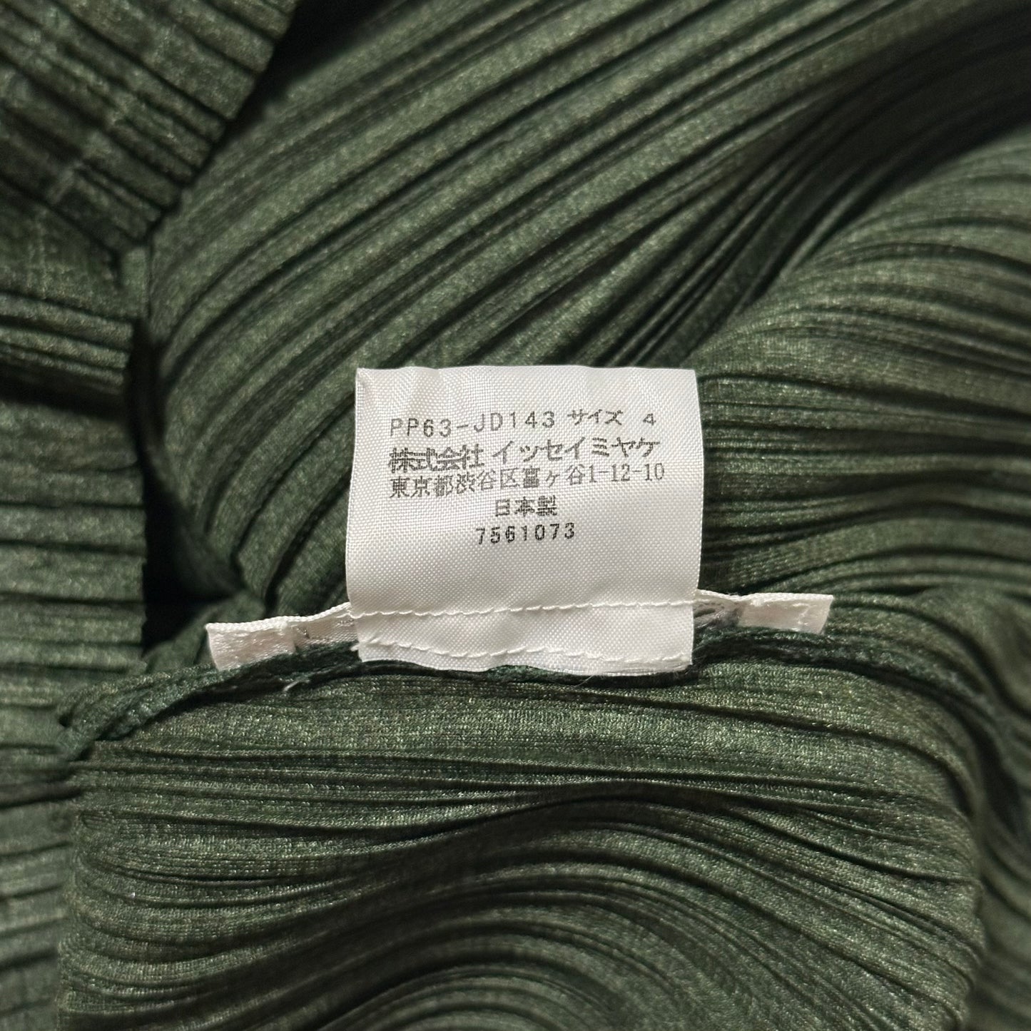 PLEATS PLEASE ISSEY MIYAKE Chinese Dragon Button-Up Cardigan