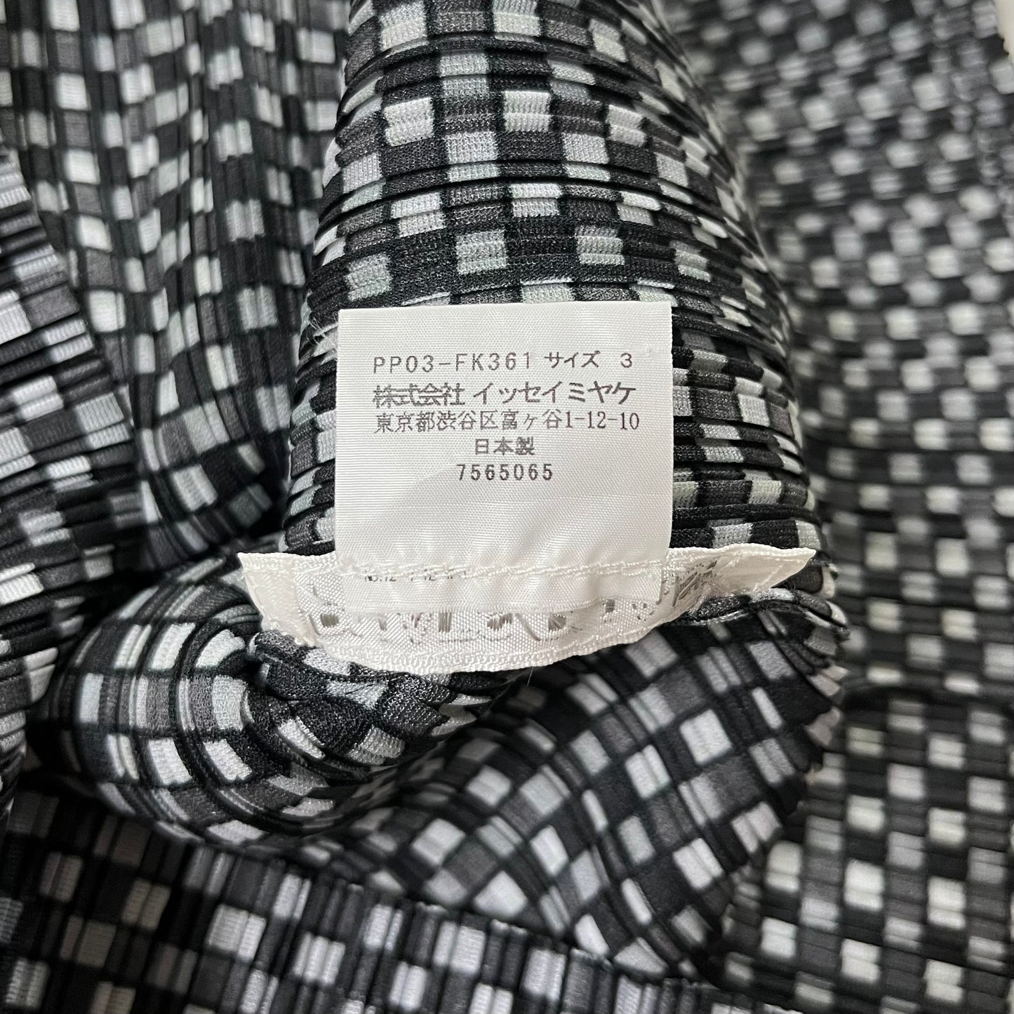 PLEATS PLEASE ISSEY MIYAKE Pleated Checked Print Top and Arm Cover