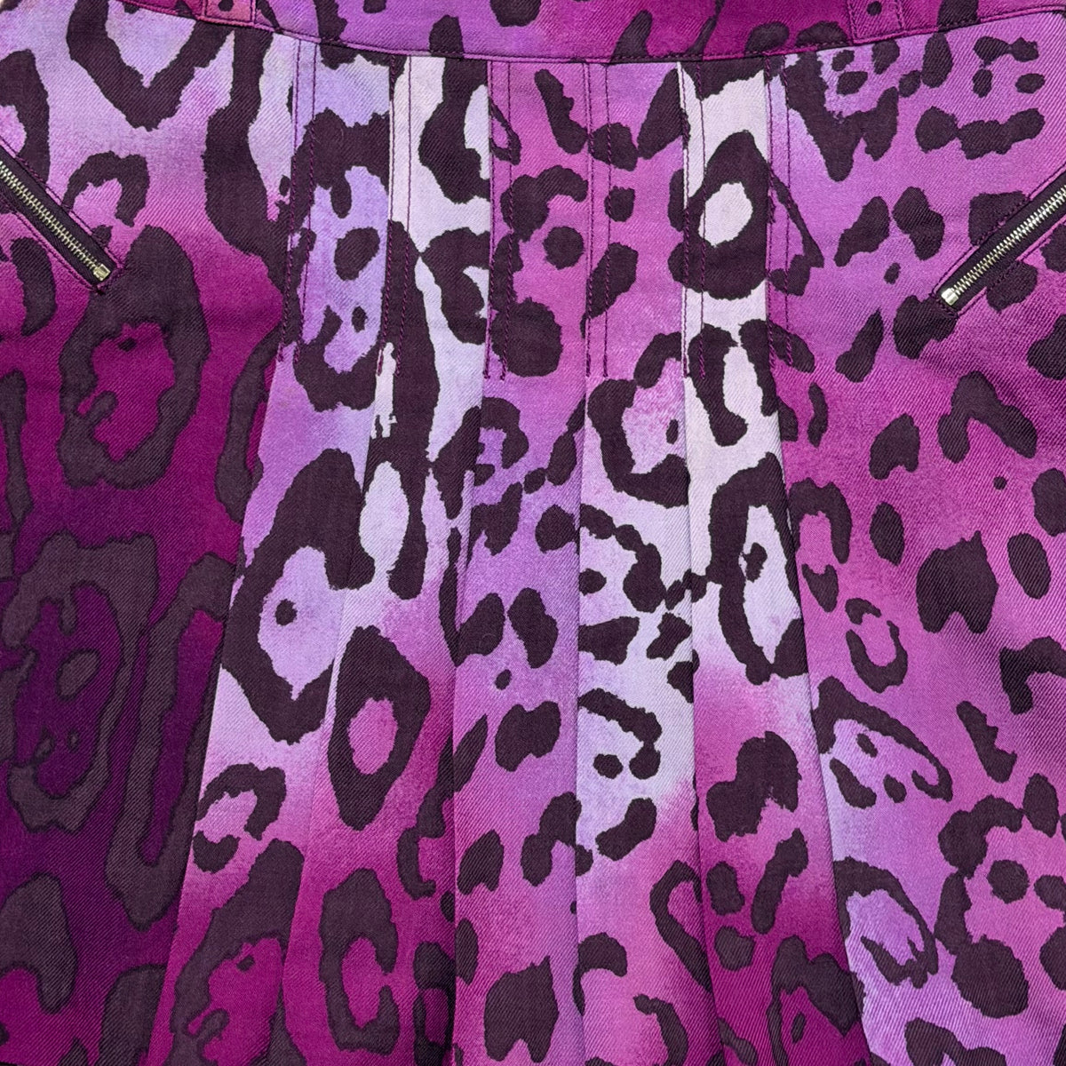 CHRISTIAN DIOR Fall Winter 2004 Leopard Print High-Waisted Pleated Mini Skirt
