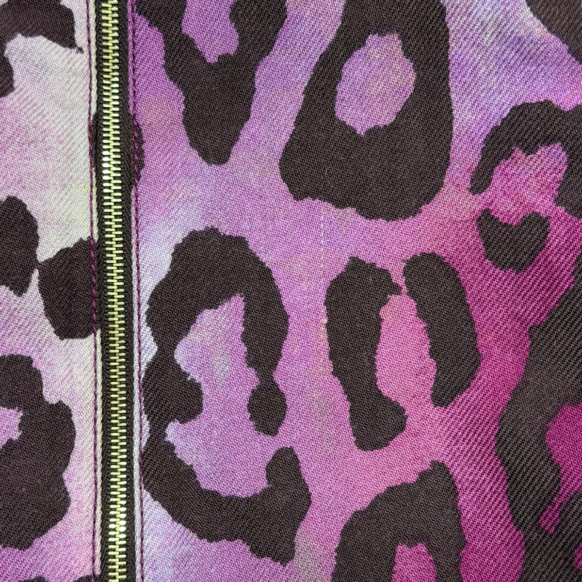 CHRISTIAN DIOR Fall Winter 2004 Leopard Print High-Waisted Pleated Mini Skirt