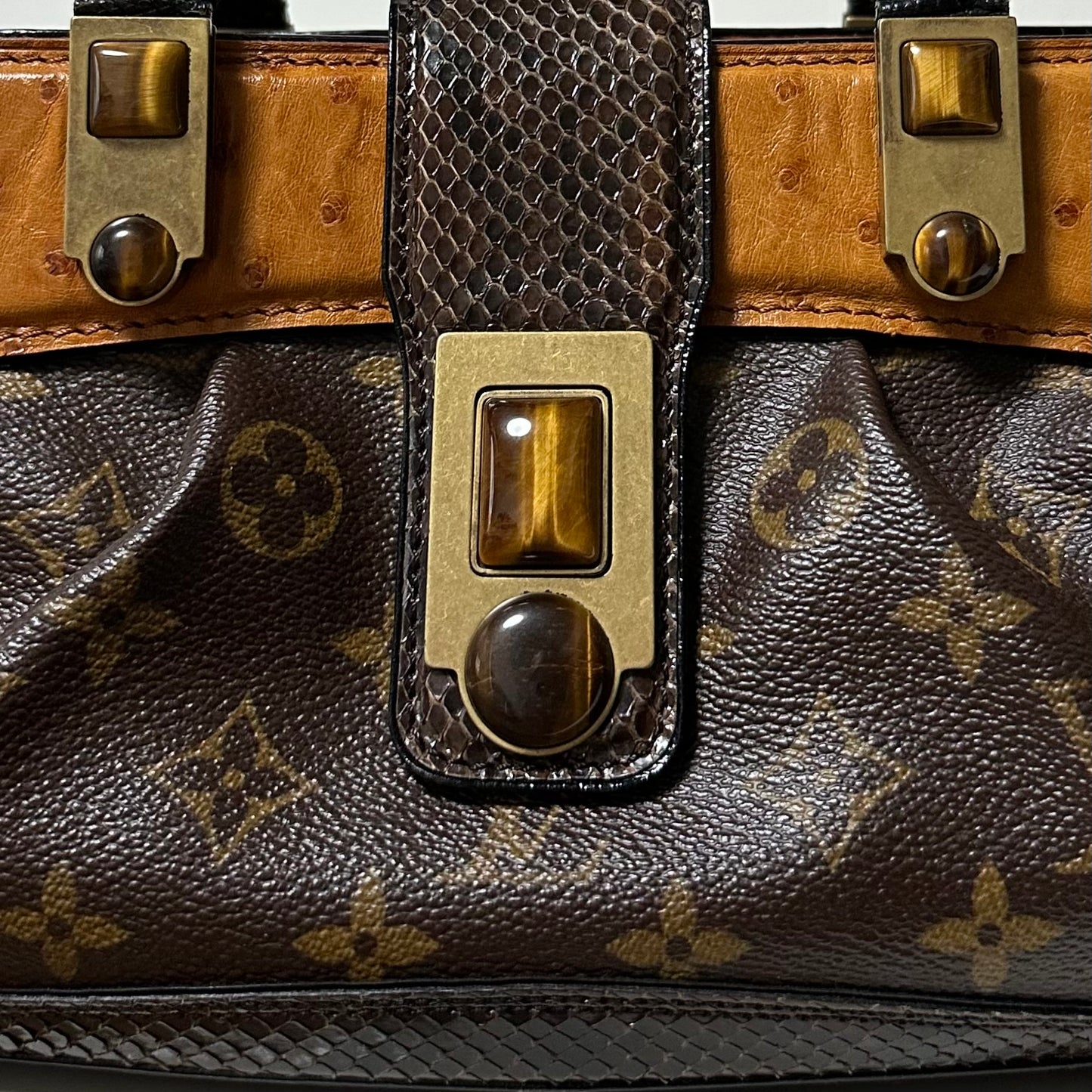 LOUIS VUITTON Fall Winter 2005 Dora Monogram Waltz Hand Bag