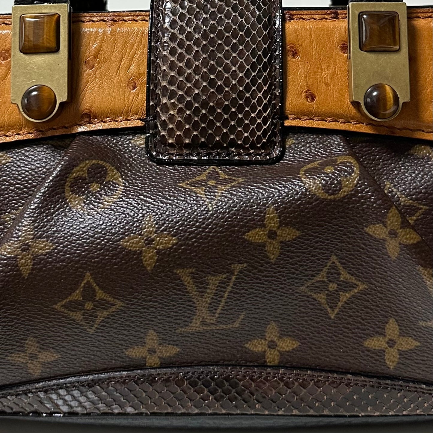 LOUIS VUITTON Fall Winter 2005 Dora Monogram Waltz Hand Bag