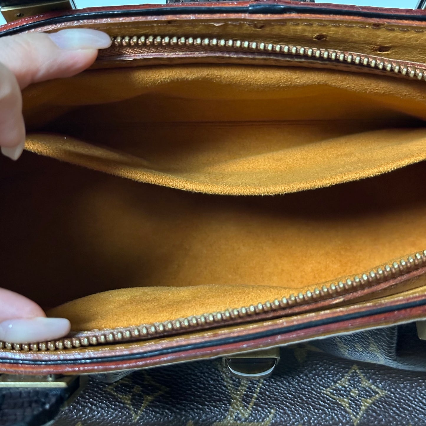 LOUIS VUITTON Fall Winter 2005 Dora Monogram Waltz Hand Bag
