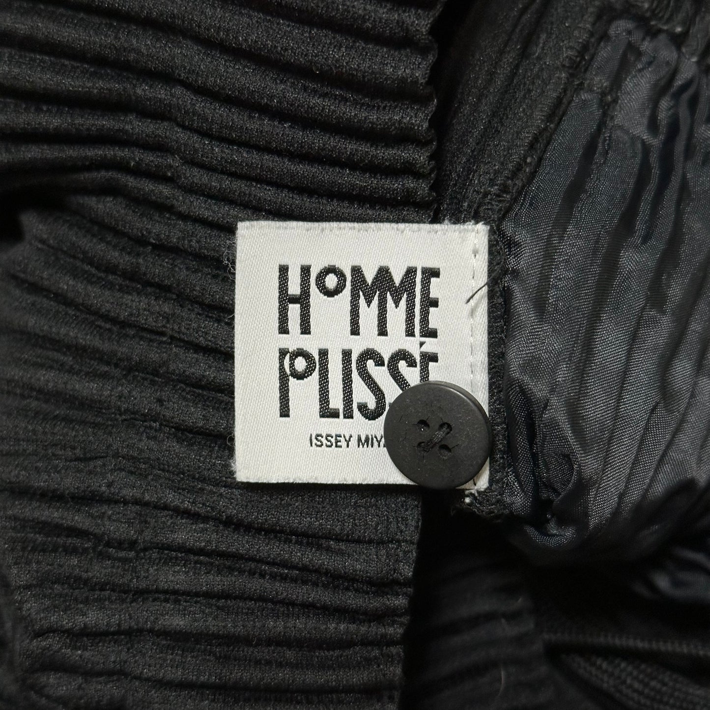 HOMME PLISSÉ ISSEY MIYAKE Spring Summer 2015 Pleated Cropped Pants