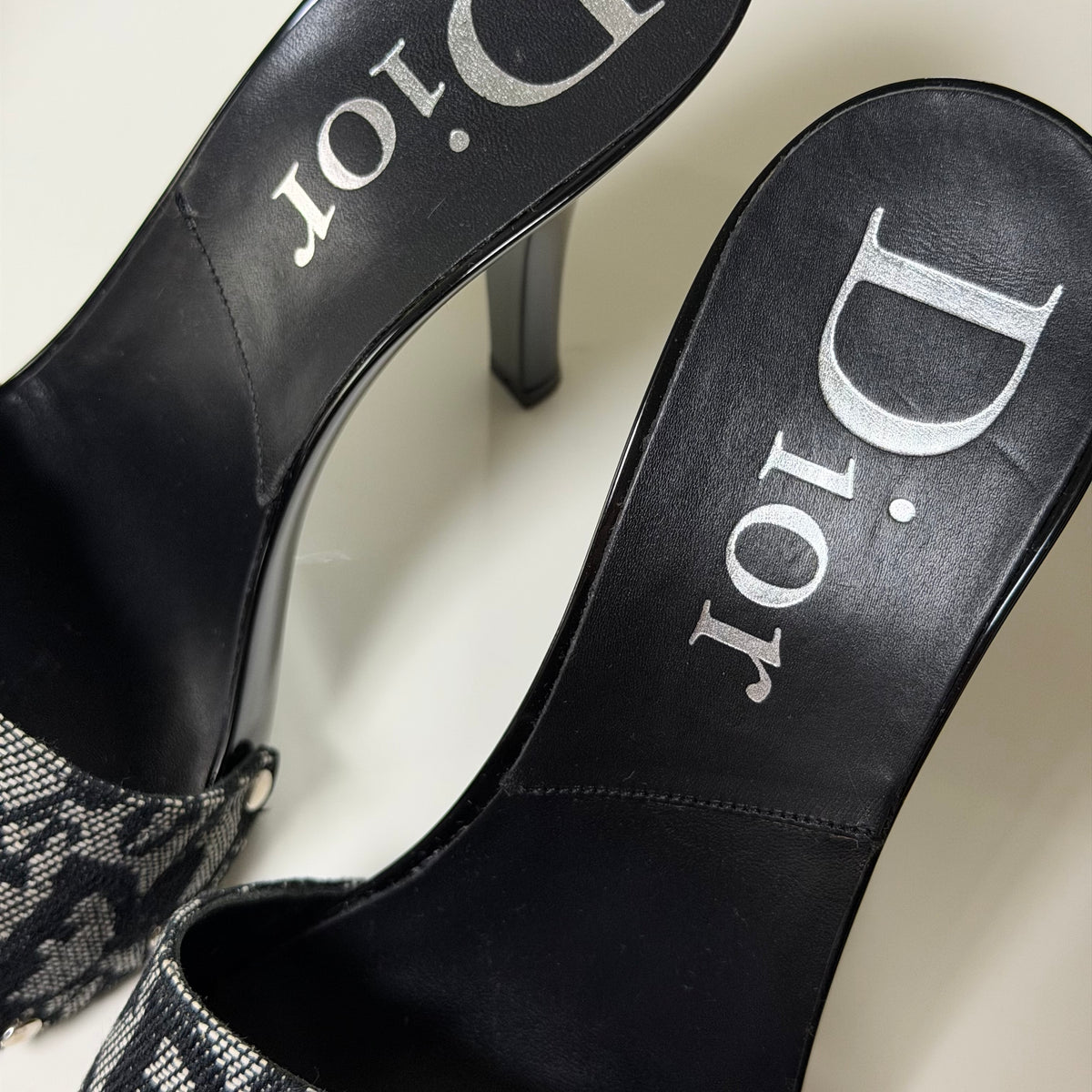 CHRISTIAN DIOR Vintage Trotter CD Charm Sandals