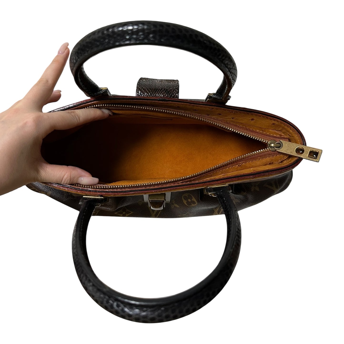LOUIS VUITTON Fall Winter 2005 Dora Monogram Waltz Hand Bag