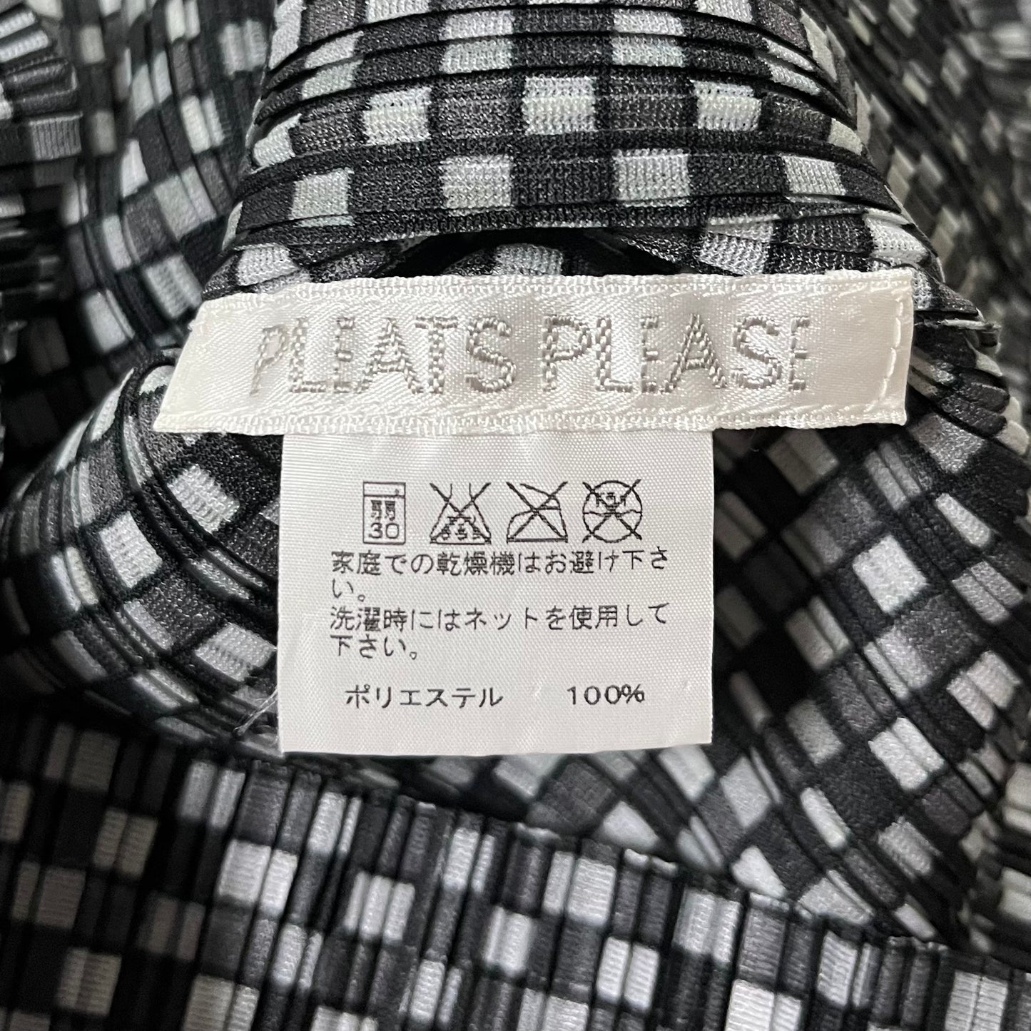 PLEATS PLEASE ISSEY MIYAKE Pleated Checked Print Top and Arm Cover